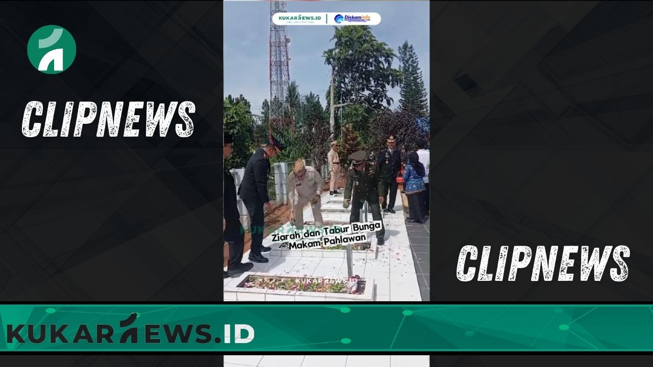 Ziarah dan Tabur Bunga Makam Pahlawan - Clipnews