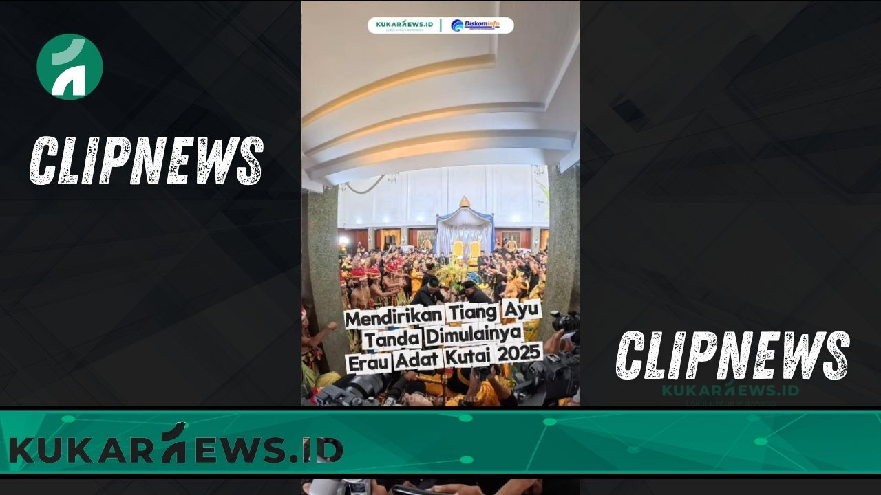 Mendirikan Tiang Ayu, Tanda Dimulainya Erau Adat Kutai 2025 - Clipnews