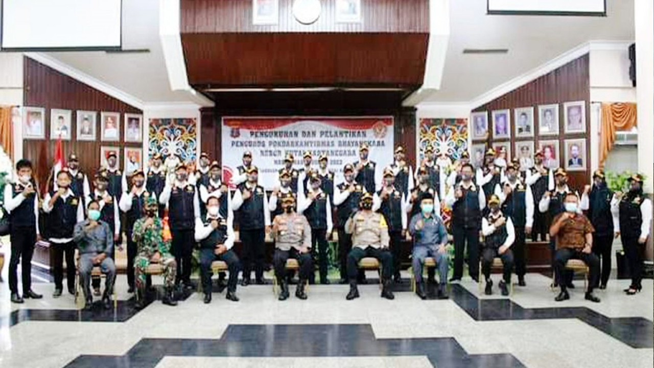 Bersama Pokdarkamtibmas Bhayangkara Jaga Ketertiban