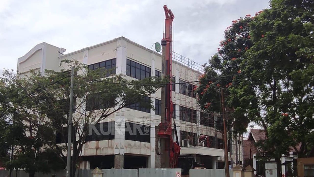 Pastikan Aman Saat Bekerja, Gedung Bappeda Kini Sedang Dalam Perbaikan