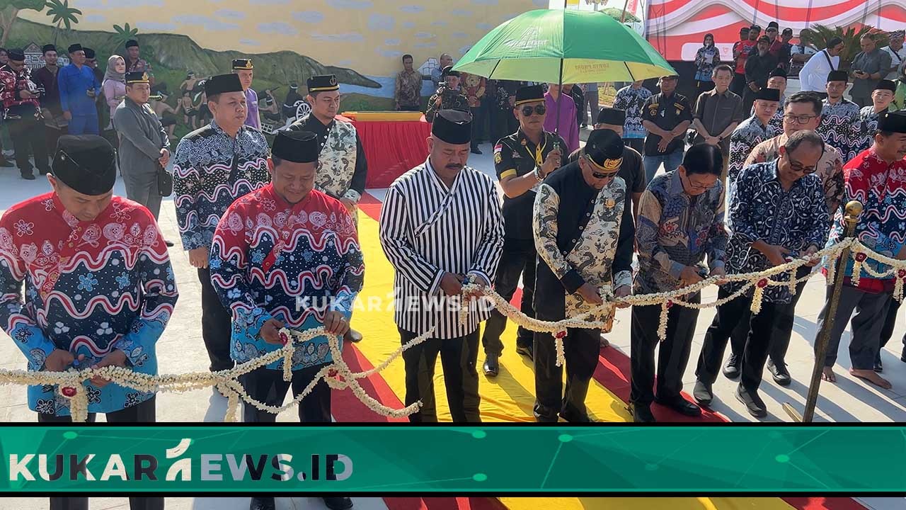 Bupati Kukar Resmikan Taman Kota Raja Bantuan CSR Perusahaan