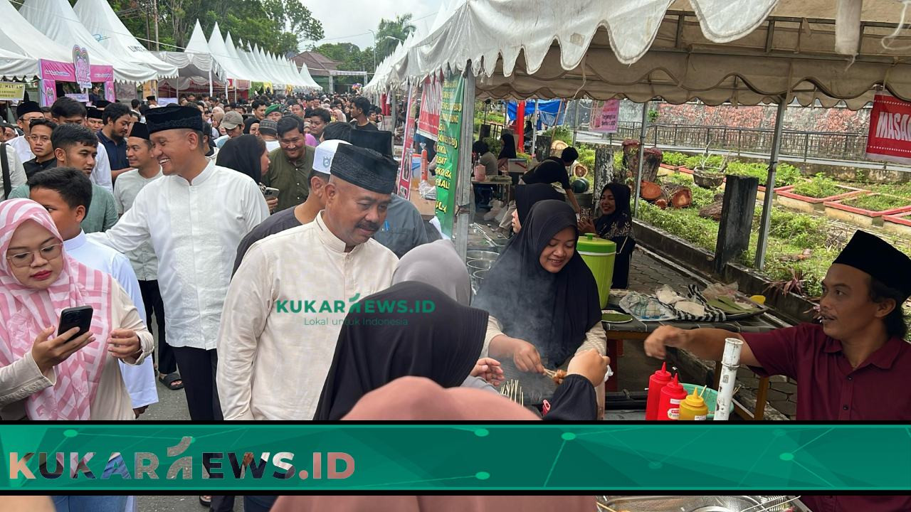 Resmikan Lorong Ramadan, Bupati Edi Damansyah Harapkan Pusat Kuliner Tertata Rapi